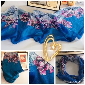 soft scarf in great condition